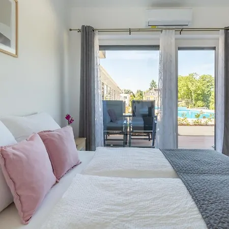 מלון דירות Pauzo Balaton 4*