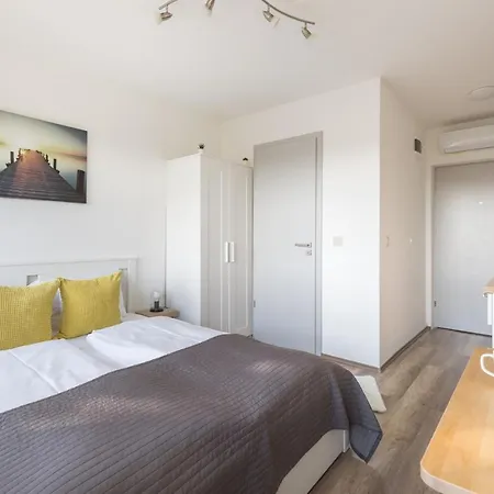 Pauzo Balaton アパートホテル Balatonföldvár