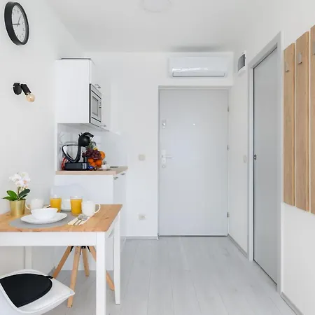 Pauzo Balaton アパートホテル Balatonföldvár