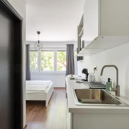 מלון דירות Pauzo Balaton 4*