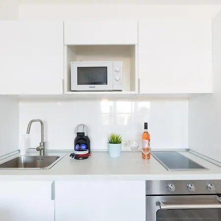 Pauzo Balaton アパートホテル Balatonföldvár