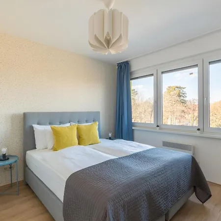 Pauzo Balaton アパートホテル