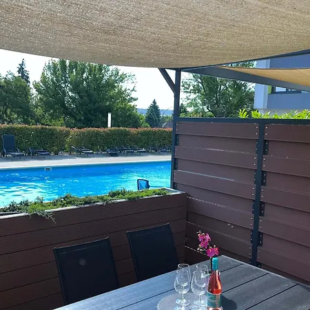 アパートホテル Pauzo Balaton 4*