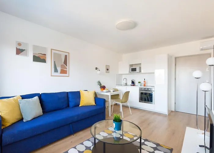 Pauzo Balaton מלון דירות Balatonföldvár