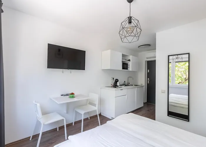 Pauzo Balaton מלון דירות Balatonföldvár