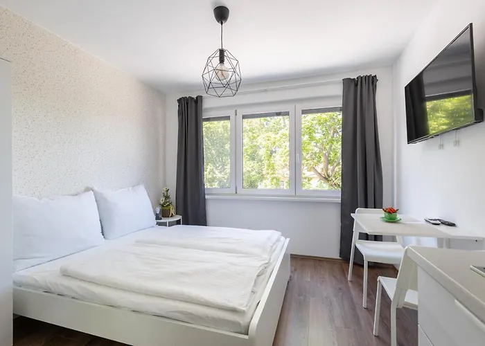 Pauzo Balaton מלון דירות Balatonföldvár