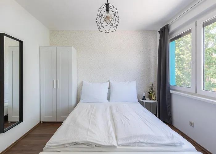 Pauzo Balaton מלון דירות 4*