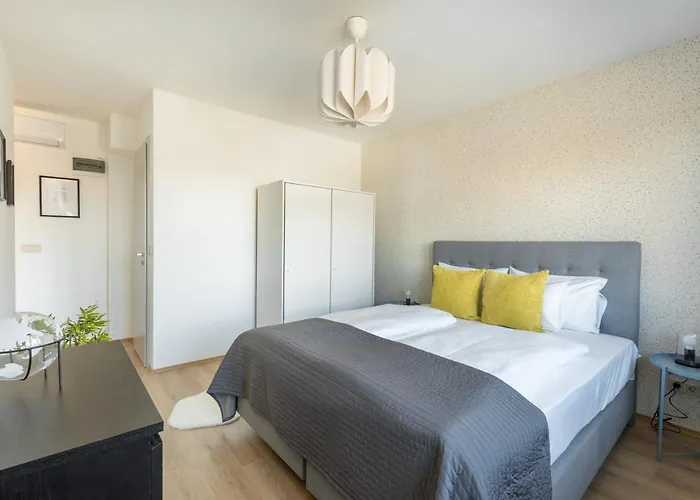 Pauzo Balaton Aparthotel 4*