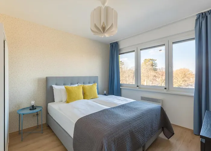 Pauzo Balaton Aparthotel