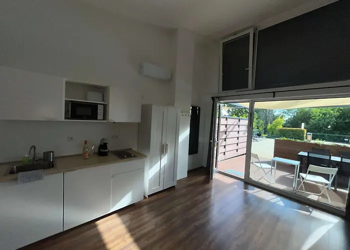 Pauzo Balaton Aparthotel Balatonföldvár